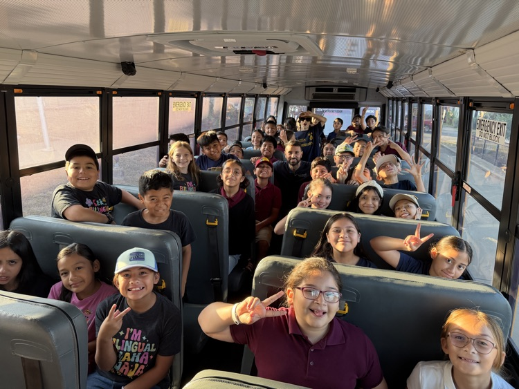 group pic of students at the fair