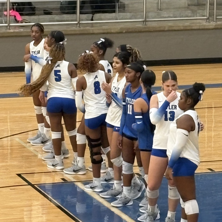 volleyball girls on court