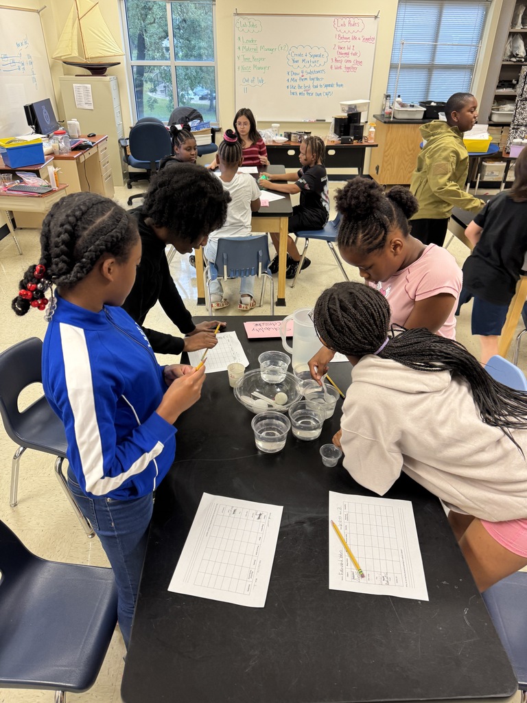students working the science lab