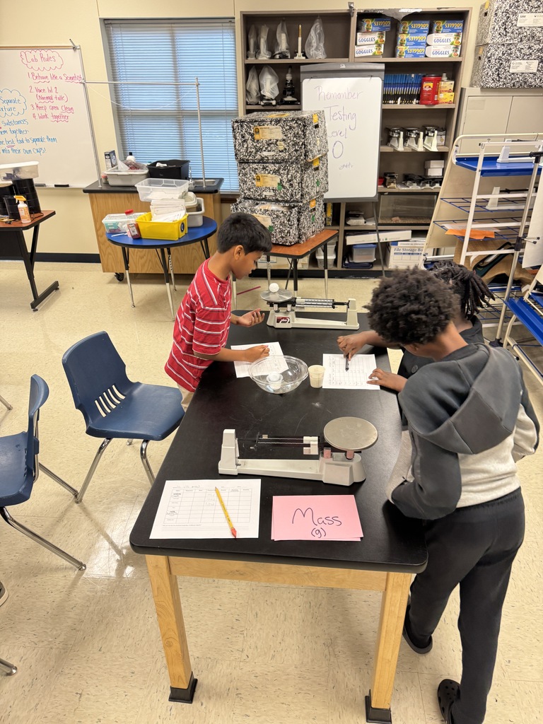students working the science lab