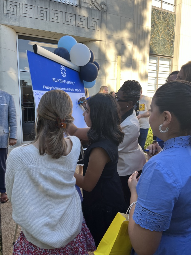 students at ceremony for Blue Projevt