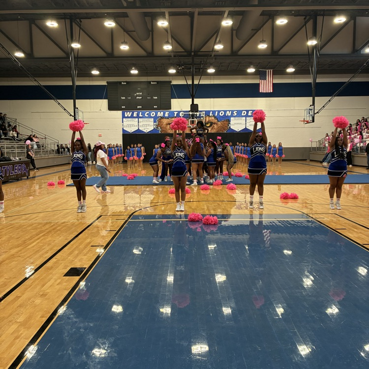 cheerleaders cheering