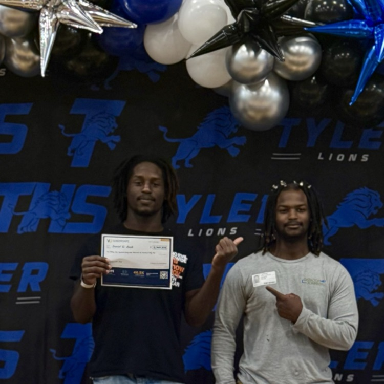 student and dad holding certificate