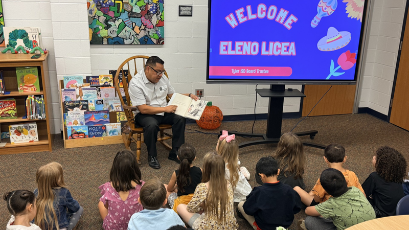 Eleno Licea reading to students at Owens Elementary for Hispanic Heritage Month.