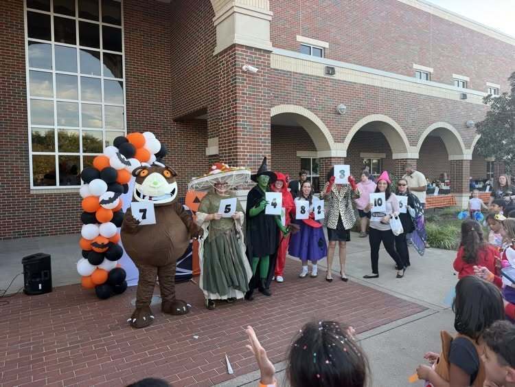 teacher costume contest