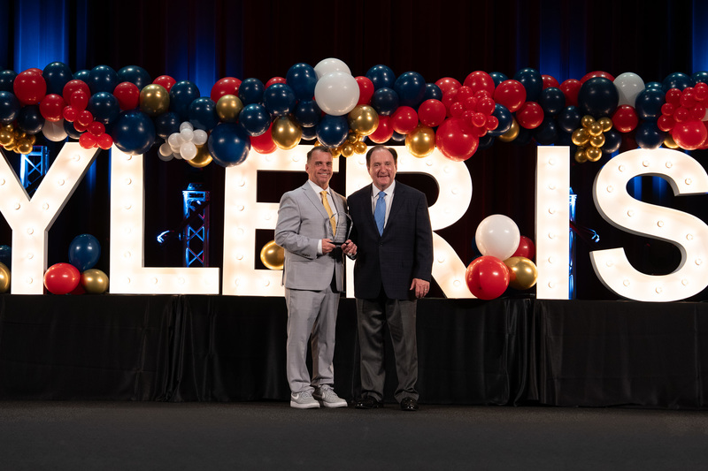 Bill Coates receives the Distinguished Alumnus of the Year