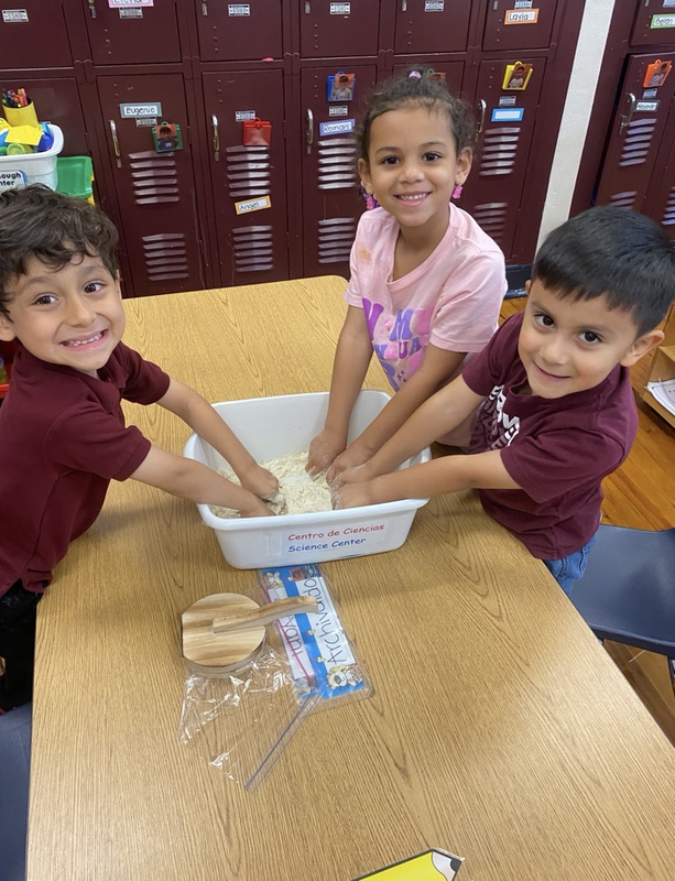 kids making tortilla