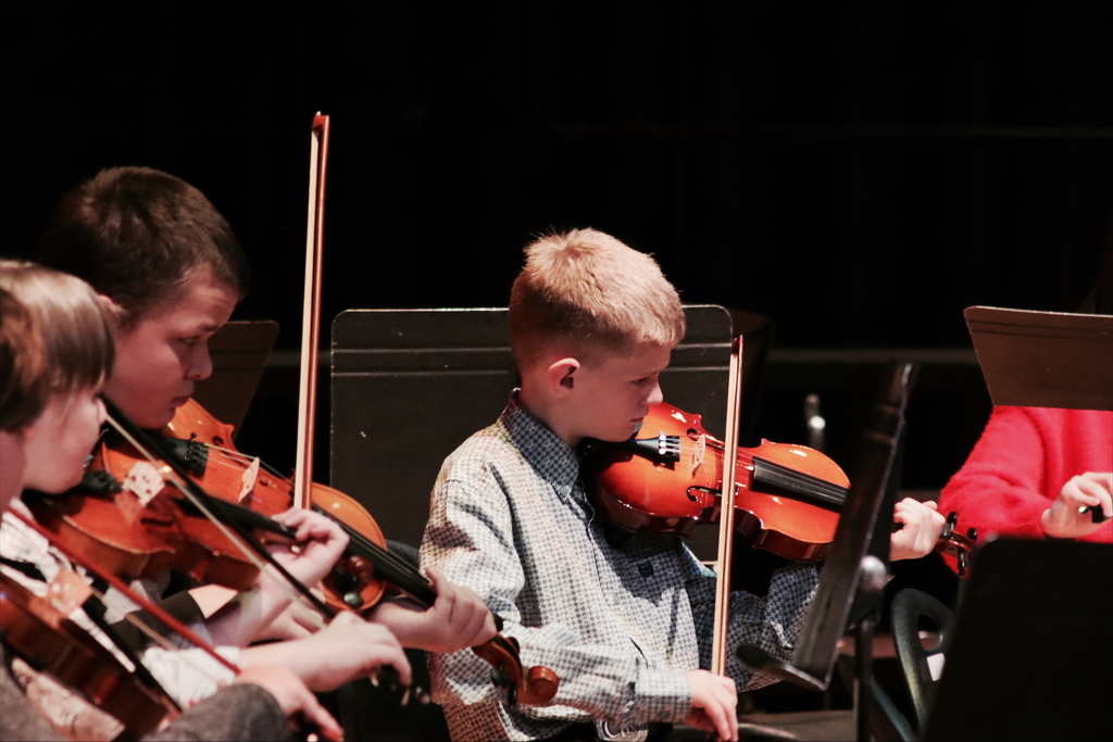 Vernal Middle School Hosts Successful Creative Arts Showcase