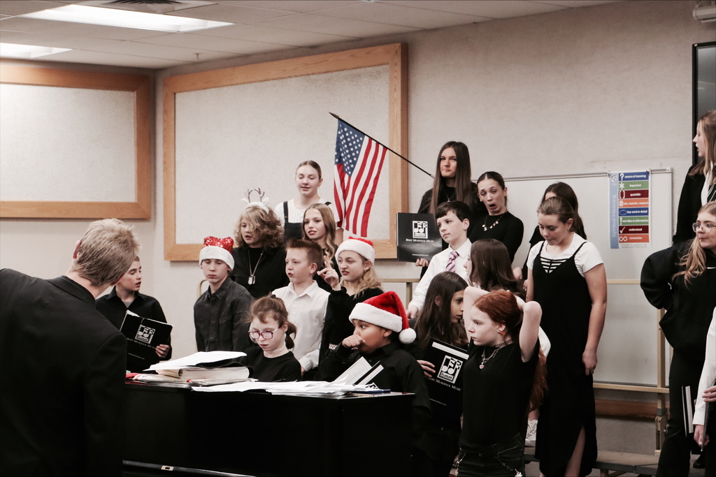 Vernal Middle School Hosts Successful Creative Arts Showcase