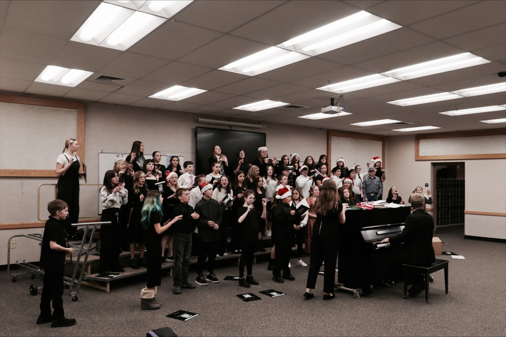 Vernal Middle School Hosts Successful Creative Arts Showcase