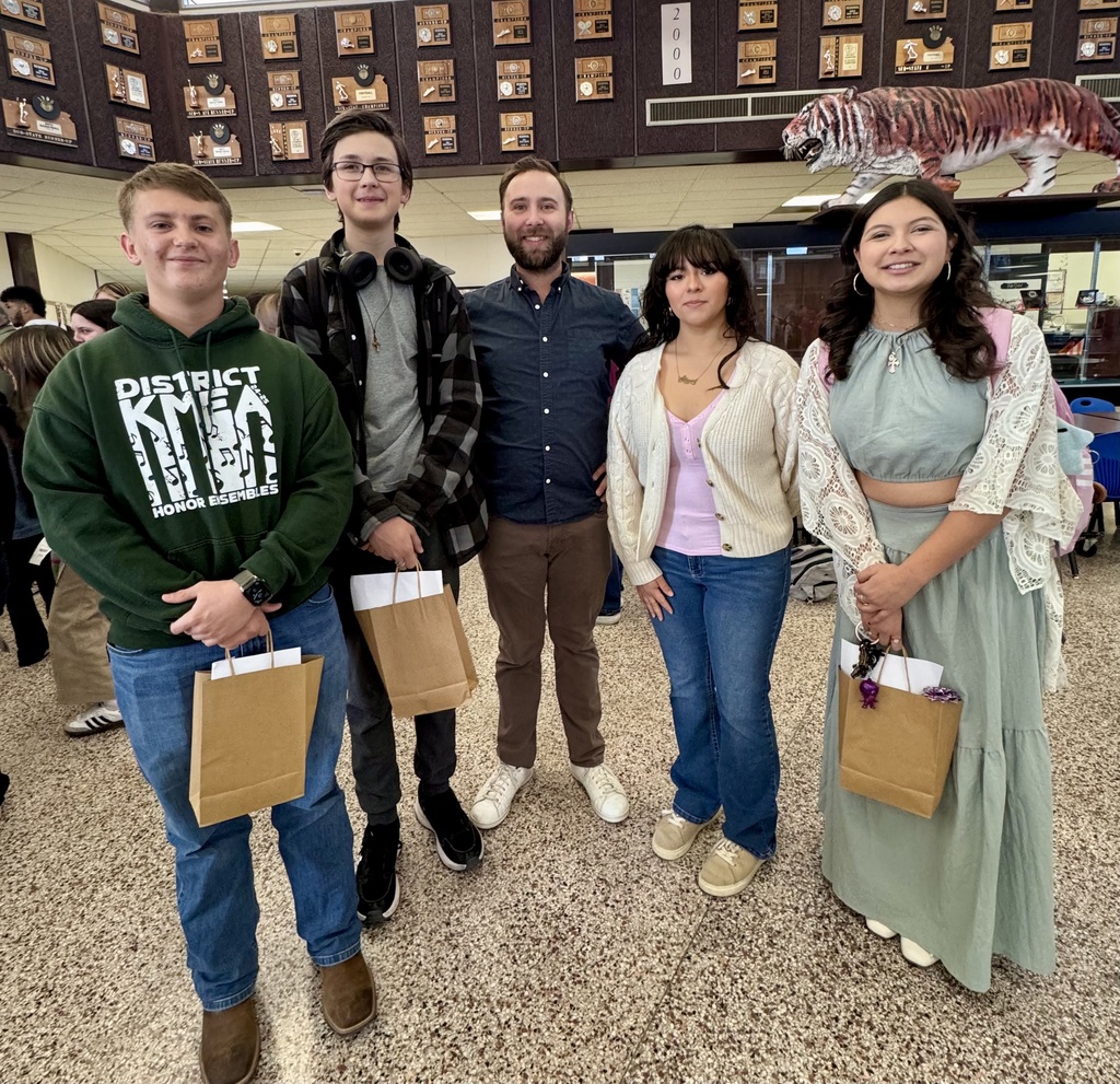 Group photo of UHS choir students who qualified for state.