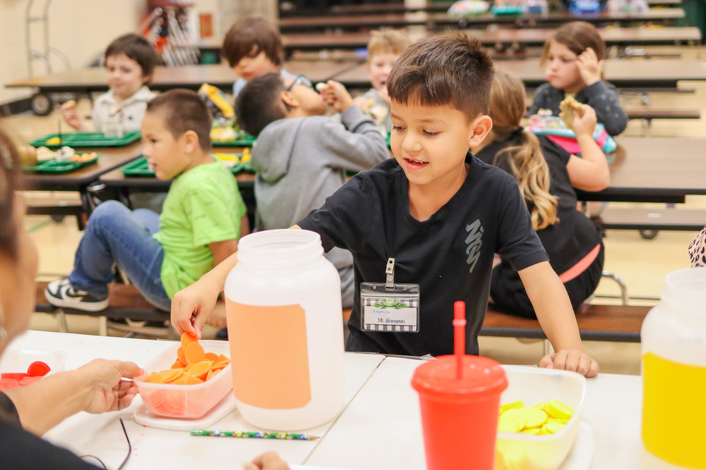 Student voting on the item at the taste test