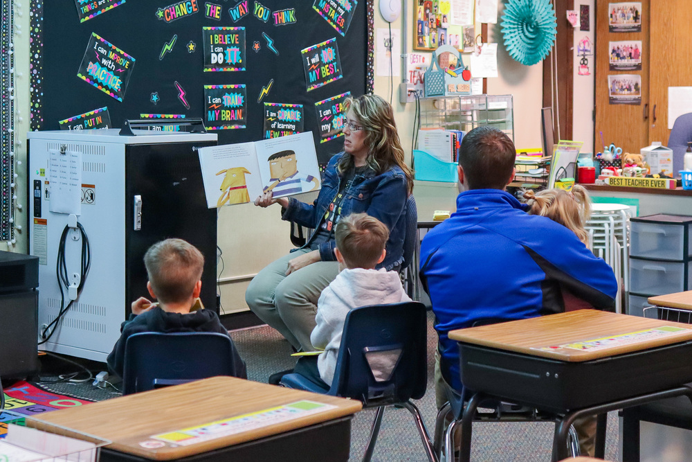 2nd Grade Teacher, Mrs. Sheller, reading to families