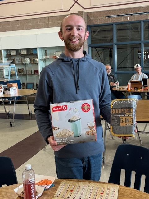 Staff member with a prize