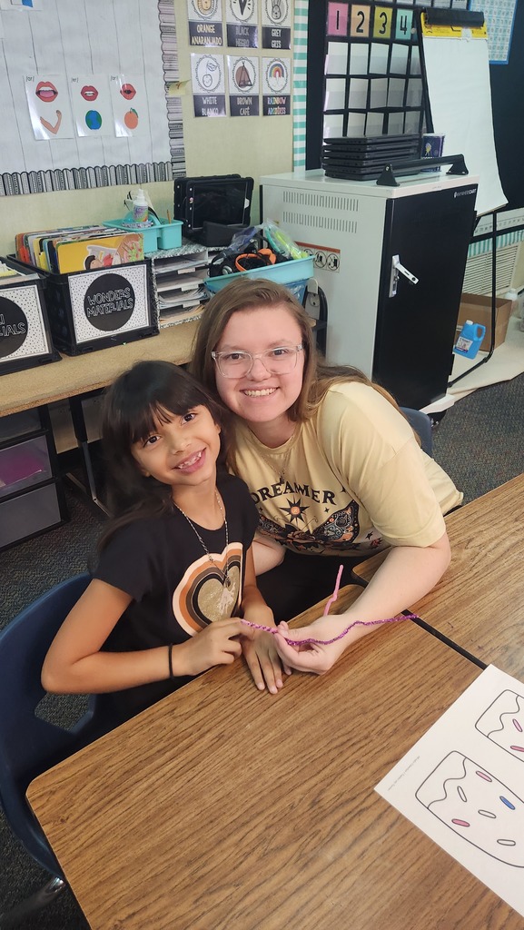 student and family enjoying Viking Fun Club