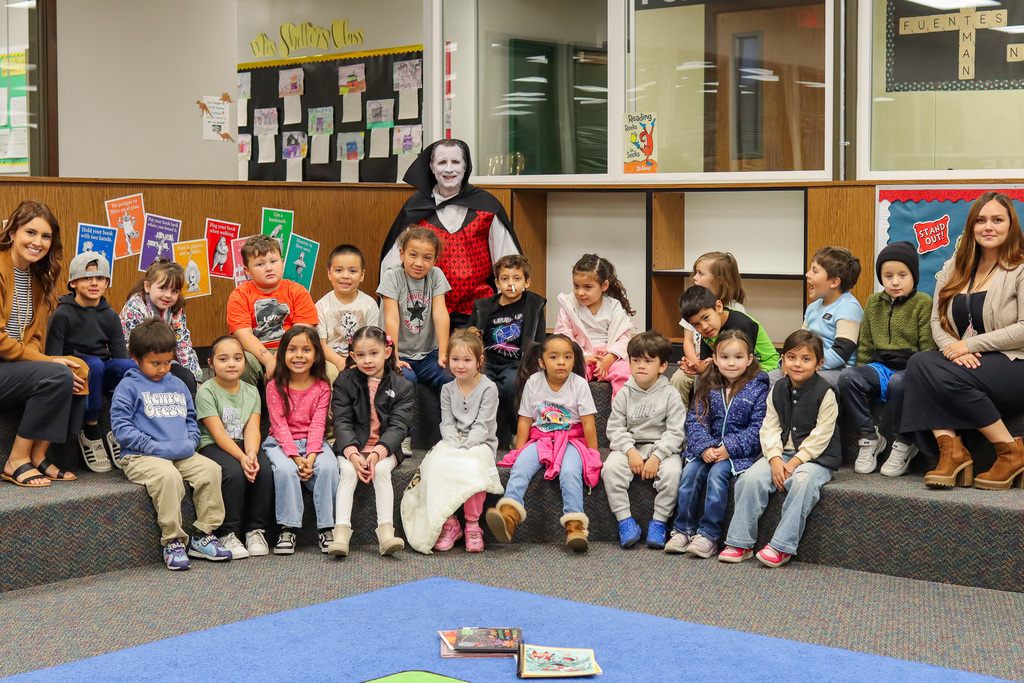 Photo of Mr. Lougee with Mrs. Britt's class 