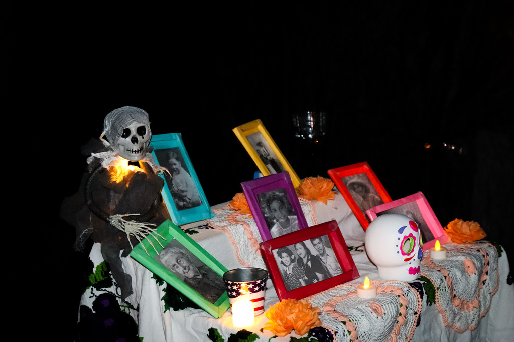 Photo of one of  the decorated tables in the haunted rooms 