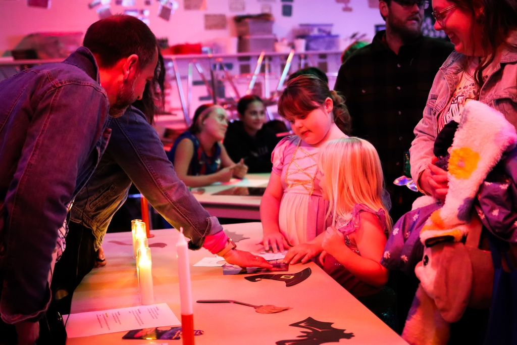 photo of students solving the puzzle to leave the escape room 