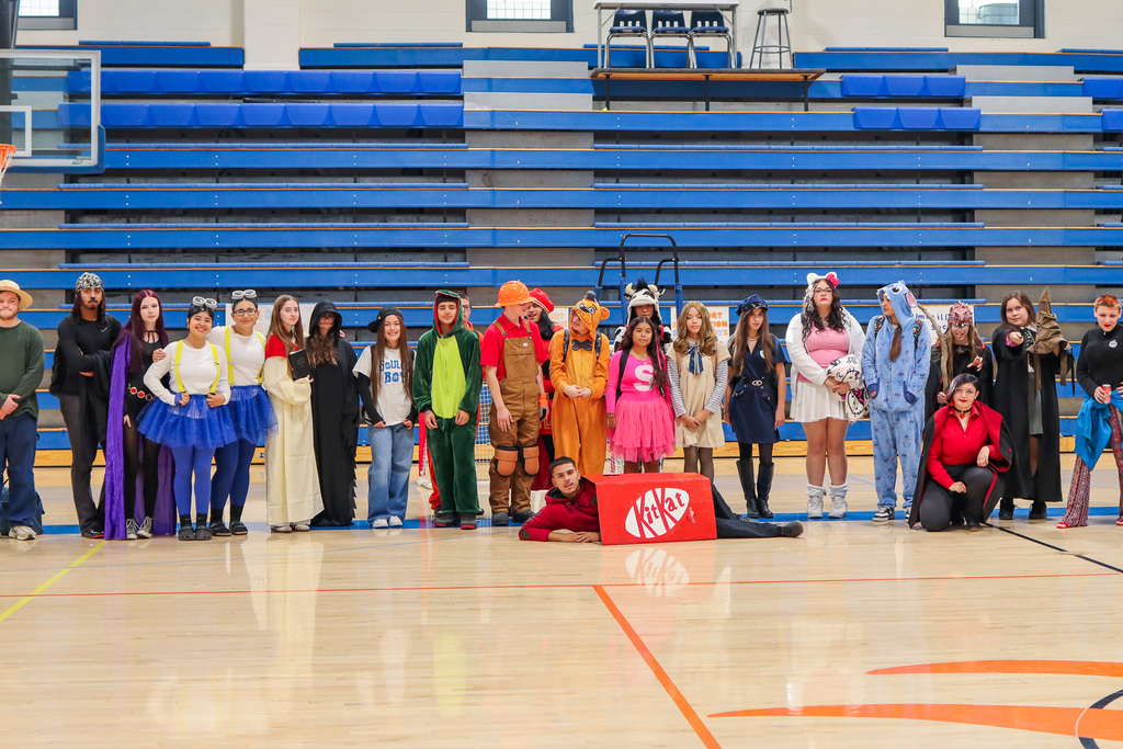 photo of sophomores dressed up in costumes 