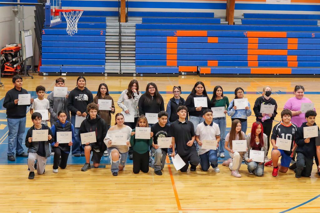 photo of students who earned honor roll 