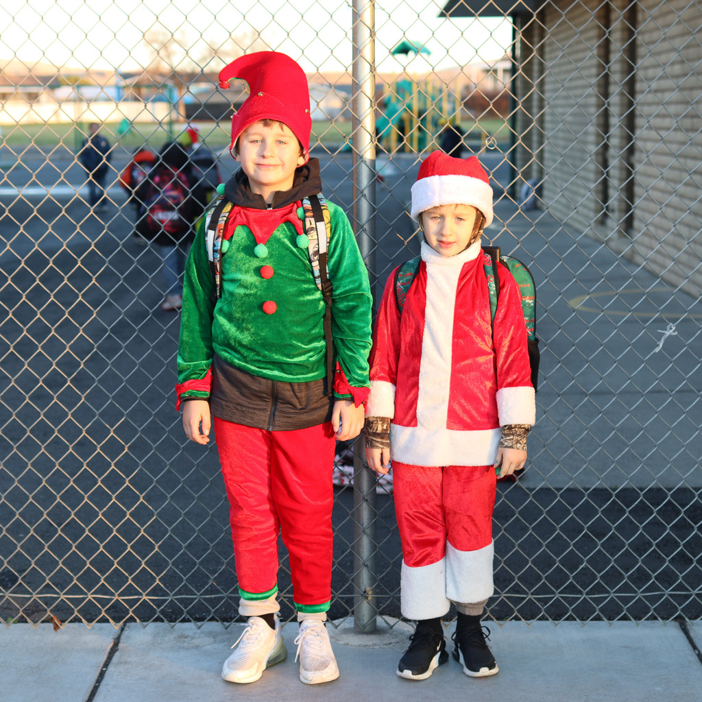 MHES students dressed up as holiday characters