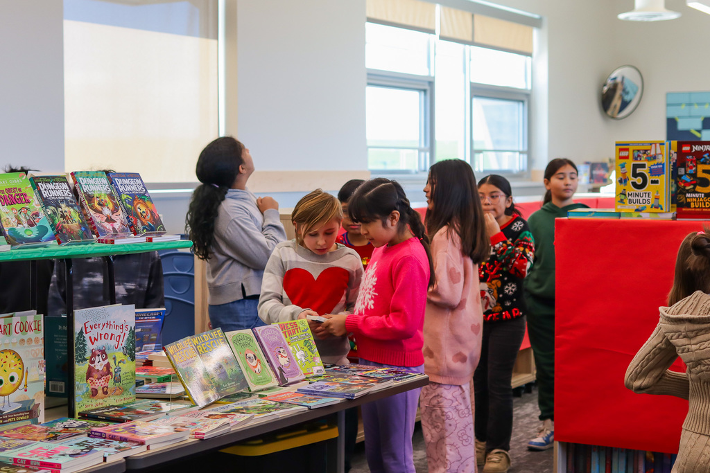 students shopping for books
