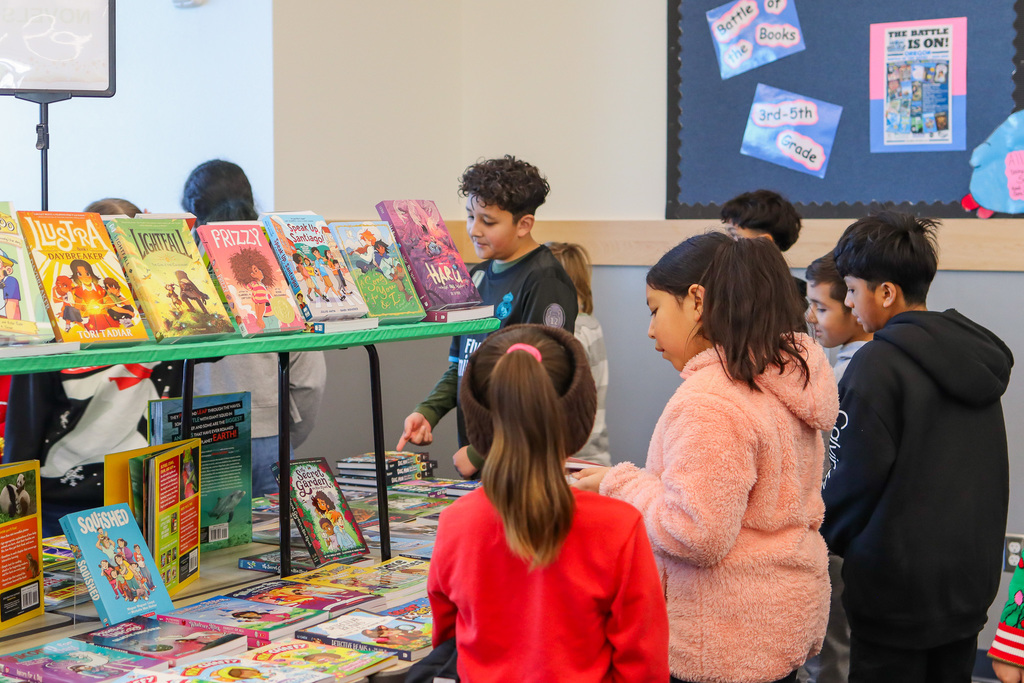 students shopping for books