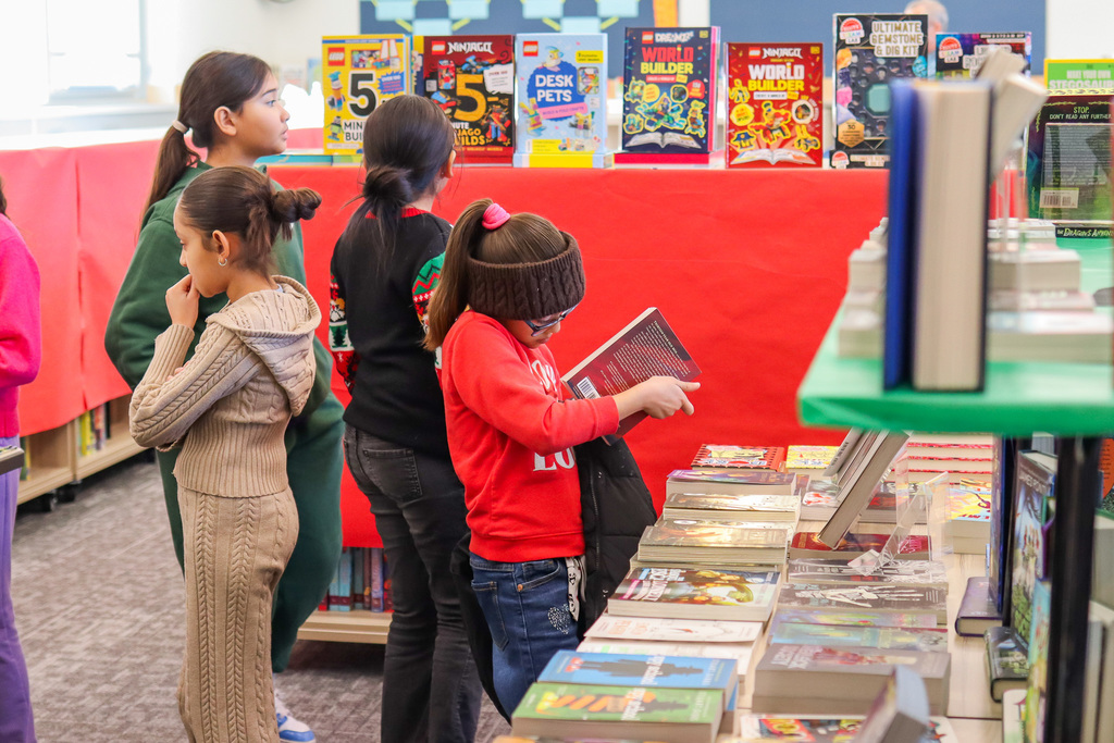 students shopping for books