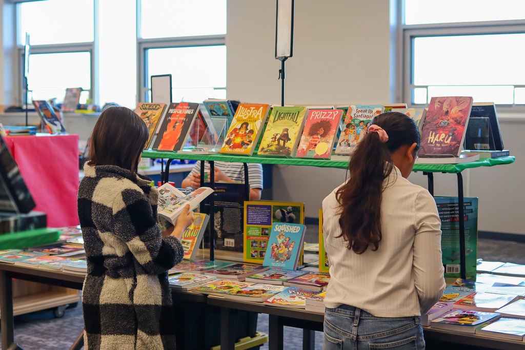 students shopping for books