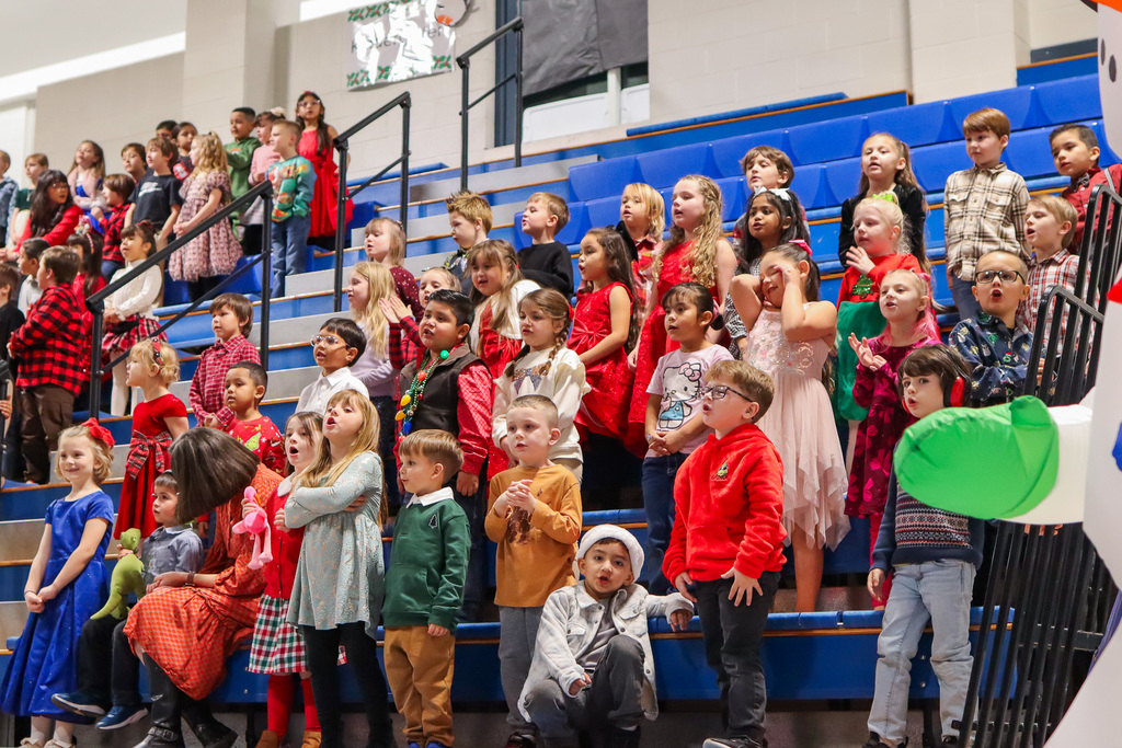Photo of kinder singing