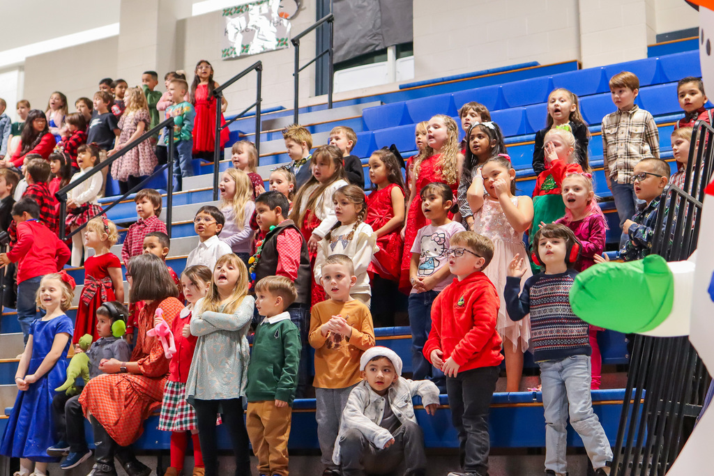 Photo of kinder singing