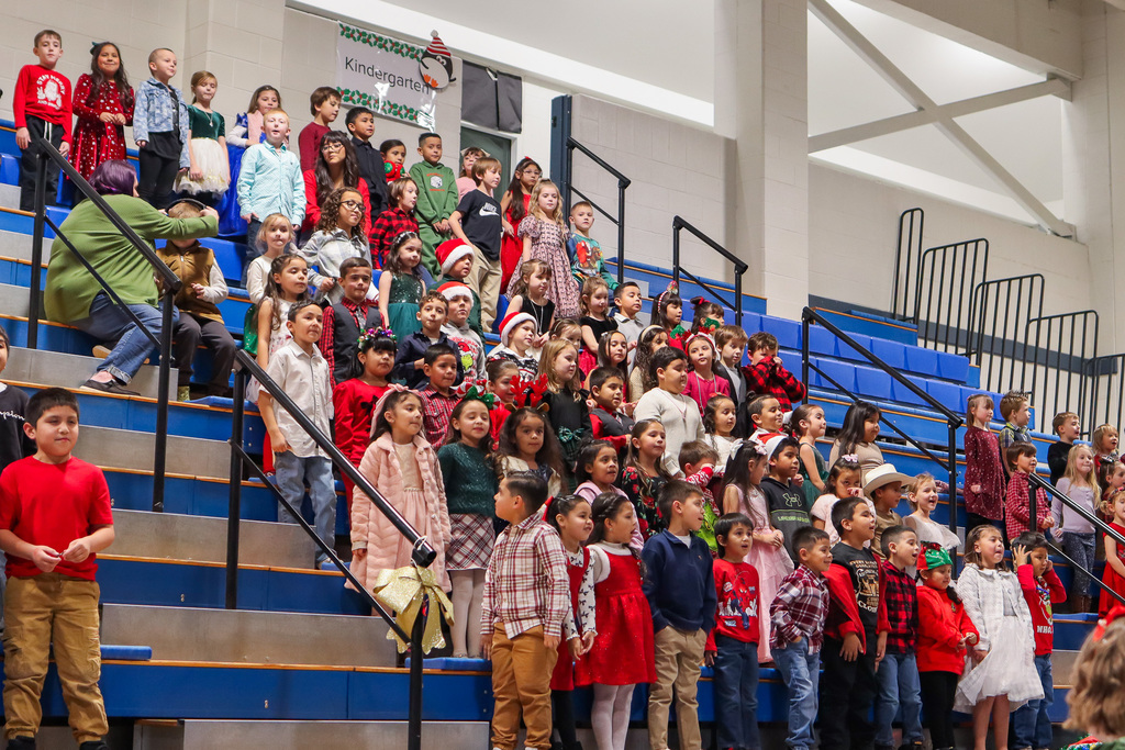 photo of kinder singing