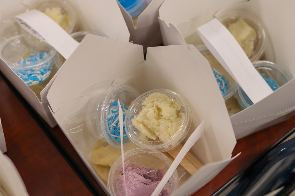 photo of contents inside the cookie boxes 