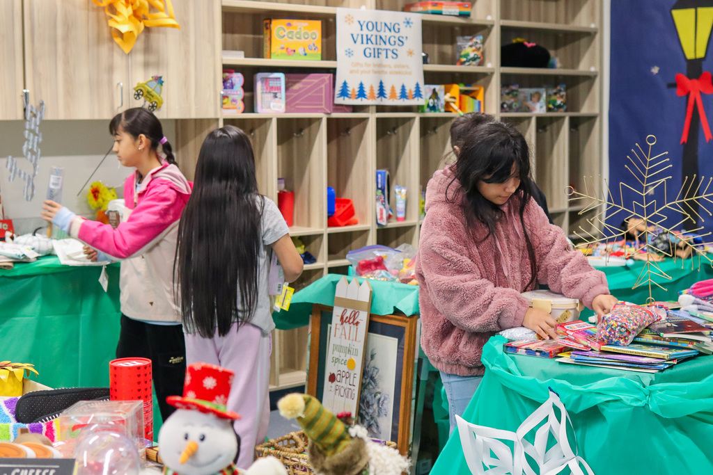 students shopping at the Viking Holiday Market 
