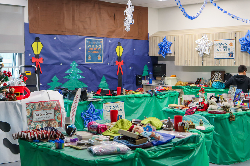 students shopping at the Viking Holiday Market 