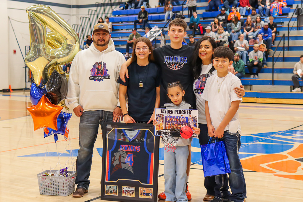photo of basketball senior athlete with family