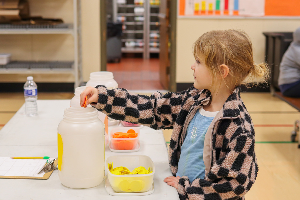 Photo of student voting at the voting table