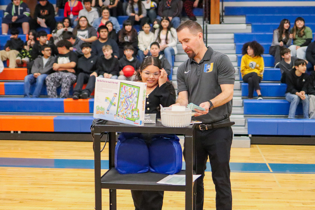 student choosing a prize for meeting maps growth goal