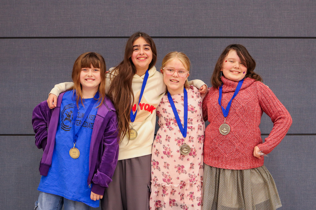 Columbia Vista Intermediate 1st place team from the 3rd-5th grade division