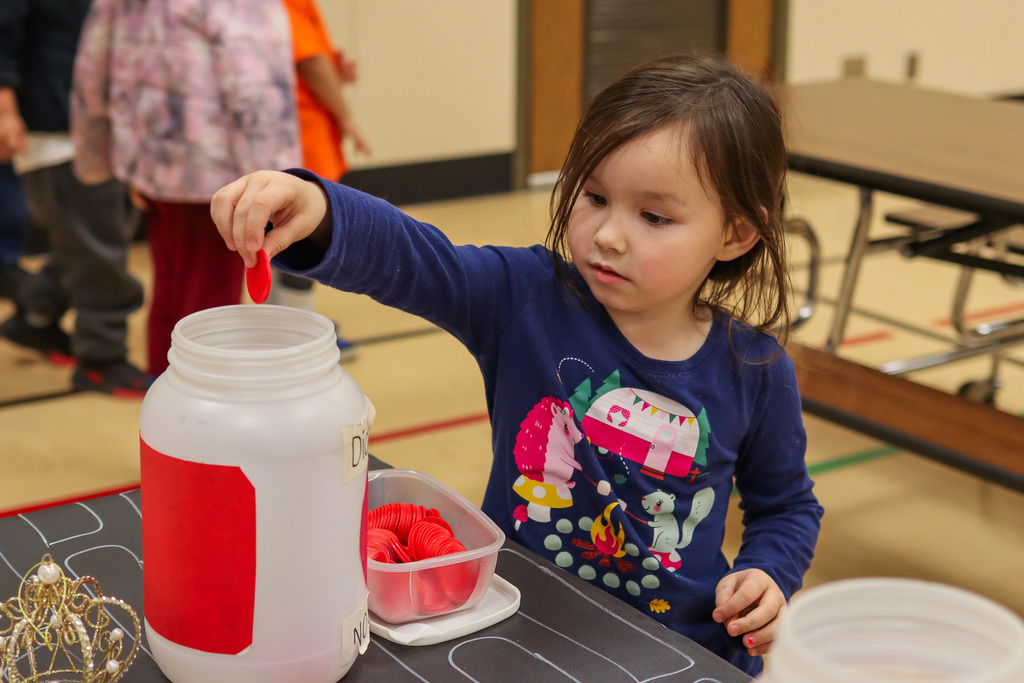 Student voting at the voting table 