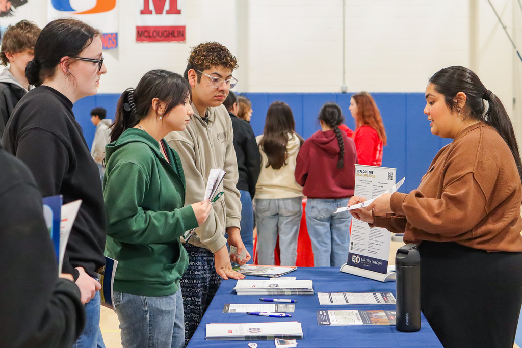 students talking to Eastern Oregon University's representative 