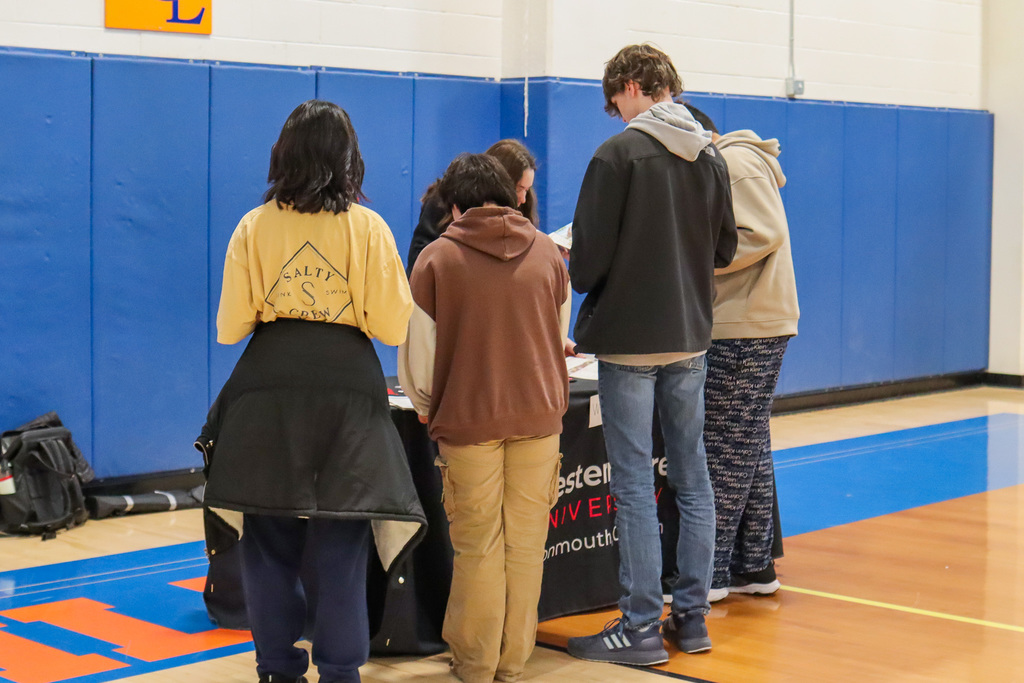 students meeting with Western Oregon's representative 