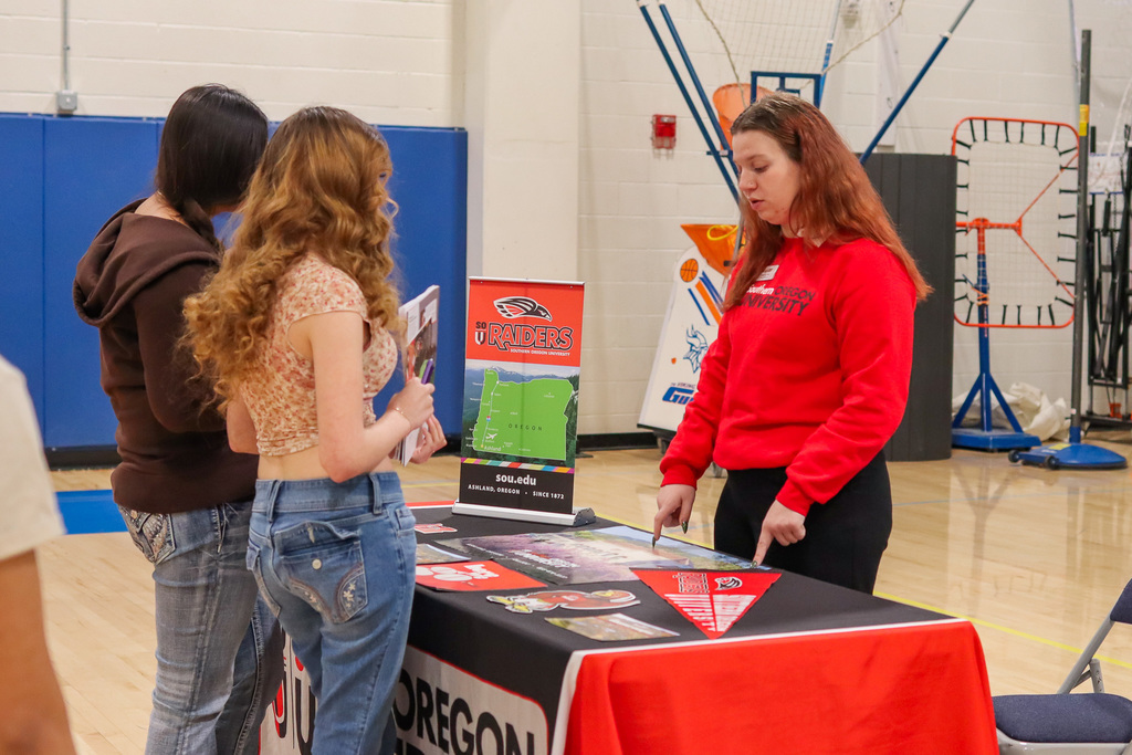 students speaking with Southern Oregon University's representative 