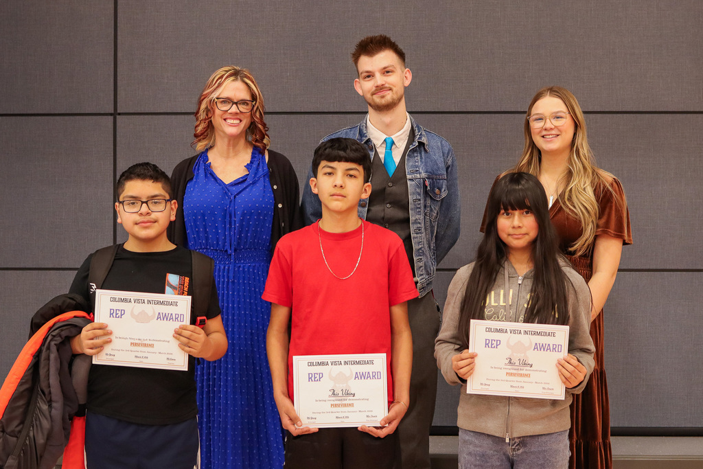Photo of 6th grade students receiving REP Award