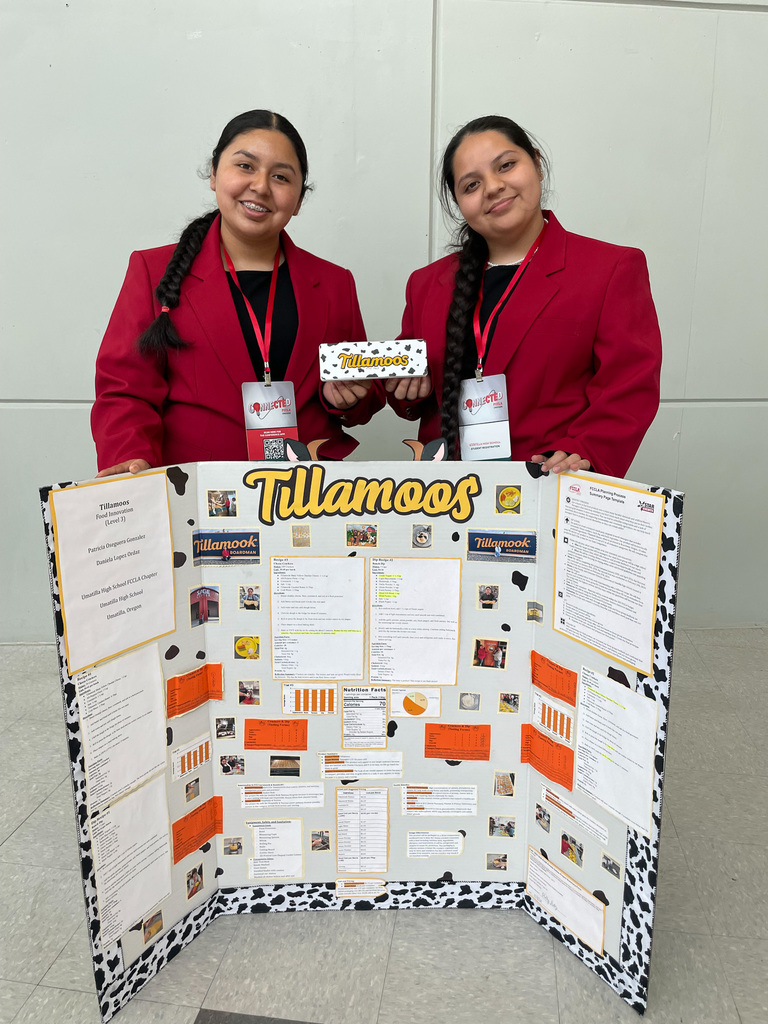 Seniors Patricia and Daniela and their Food Innovation project 