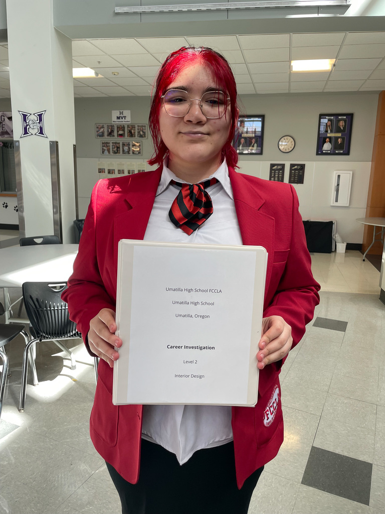 Sophomore Krystal Jaimes with her Career Investigation Binder 