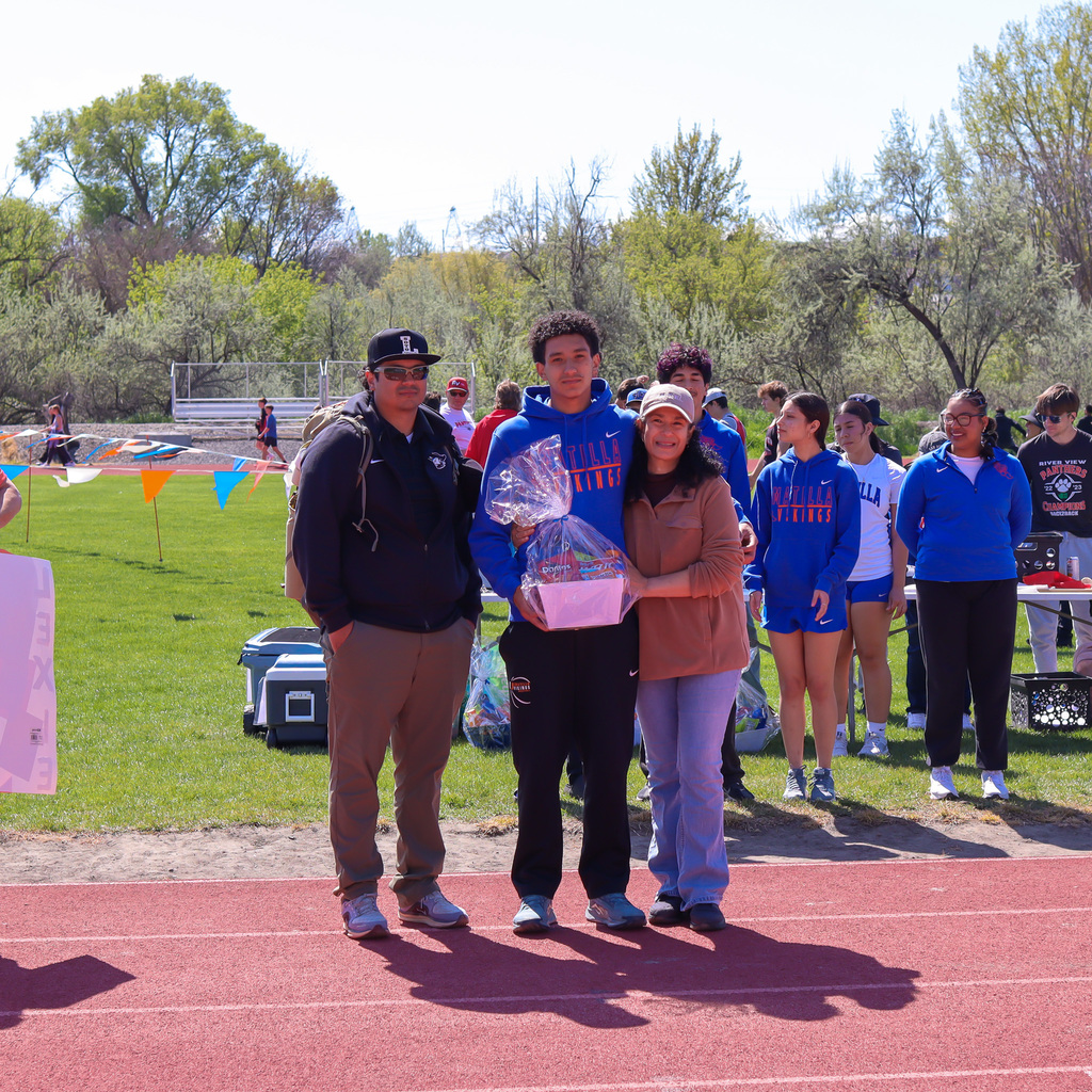 Senior pictured with their family 