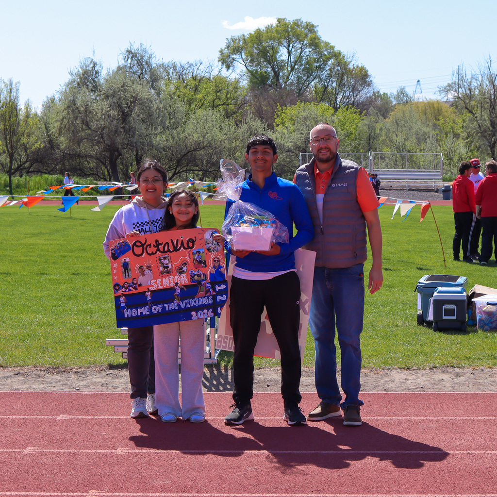 Senior pictured with their family 