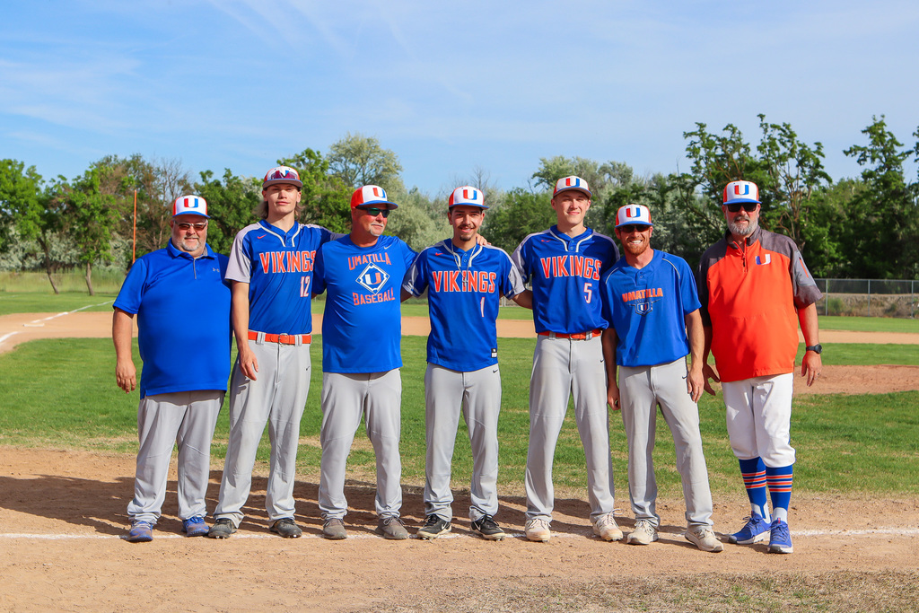 Senior athletes pictured with coaches 