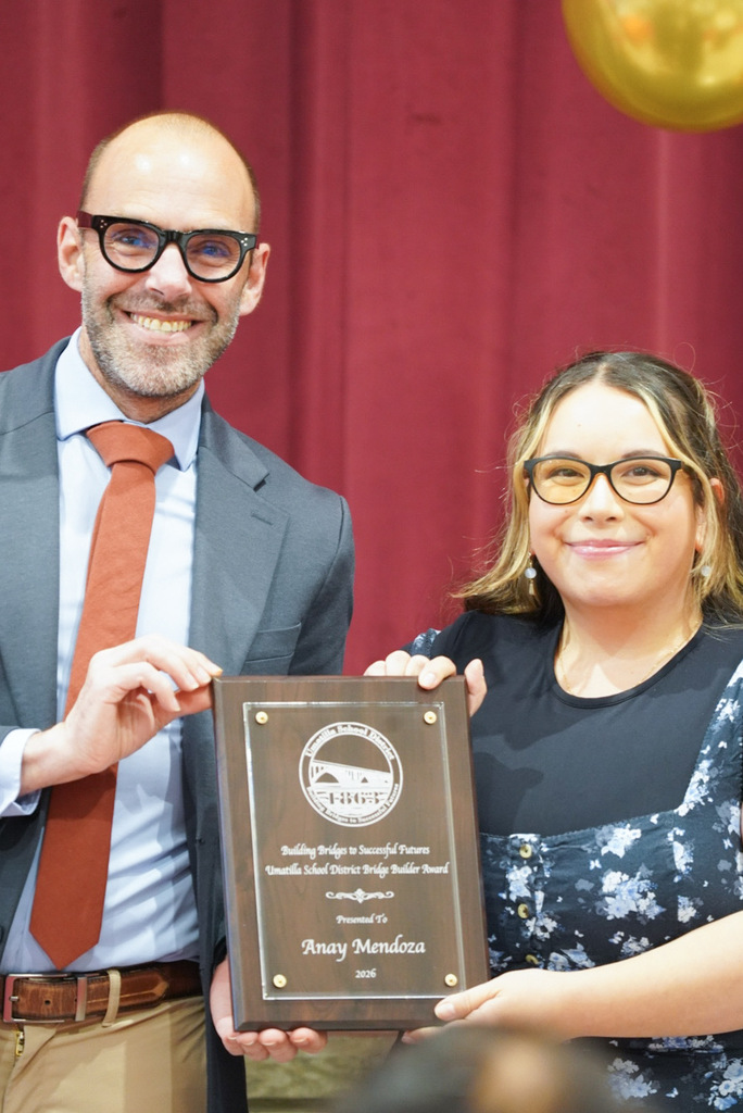 Anay Mendoza (right) accepts Bridge Builder Award from Columbia Vista Intermediate Principal Mr. Young